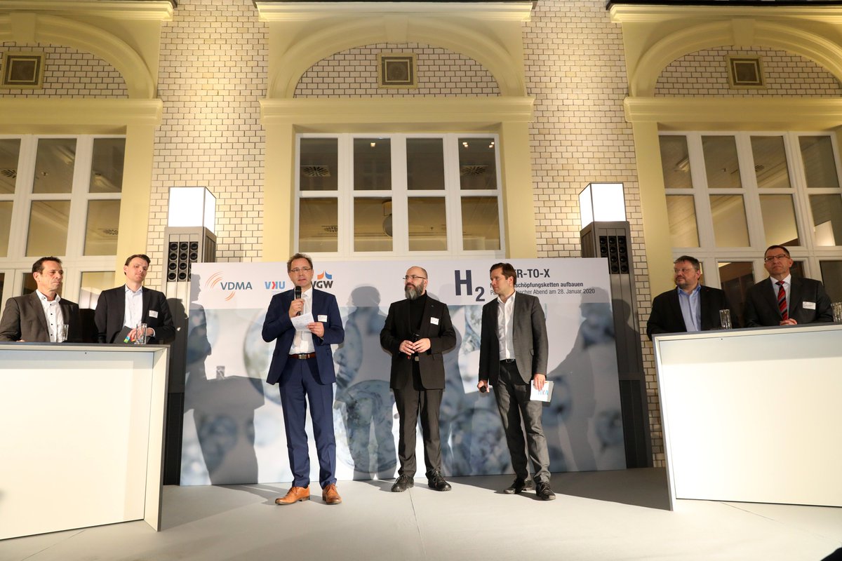 Parlamentarische Abend wie dieser zu #Wasserstoff tragen erfolgreich dazu bei, gemeinsam mit der Politik Rahmenbedingungen für den #Klimaschutz und das Gelingen der #Energiewende zu definieren. <a href="/VKUonline/">VKU</a> <a href="/VDMAonline/">VDMA</a>