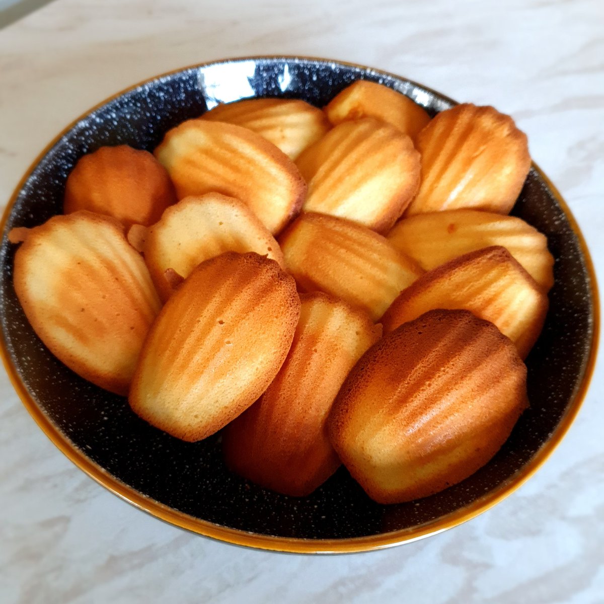 Alberto_Viola's tweet photo. Made some Madelines for the kids  😍😍😍 #madelines #baker https://t.co/3eHQBkh1H1