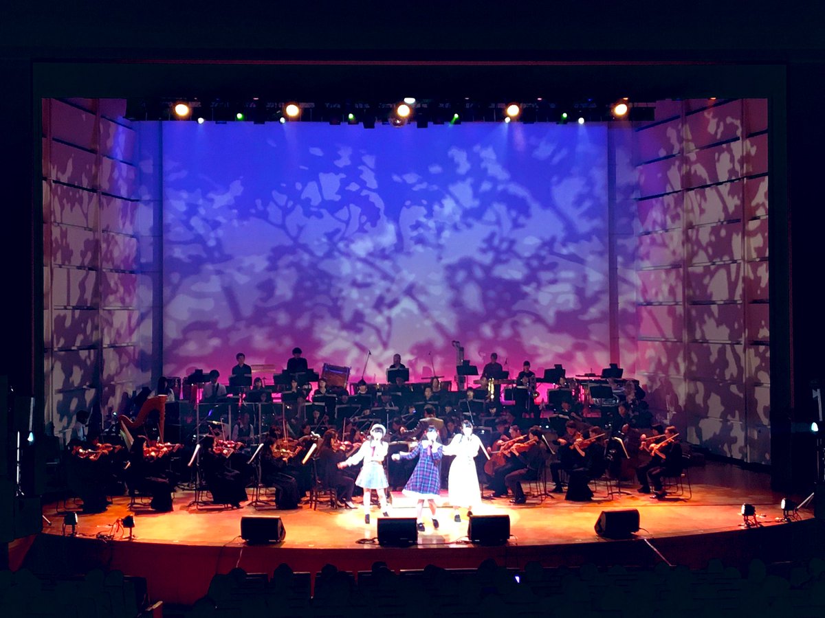 bell_moonlight's tweet photo. 昨日は洗足学園前田ホールにて、洗足学園音楽大学 声優アニメソングコース（ASコース）1期生 Final Stage「Abiding starS」の照明を担当しました。生オーケストラをバックに、素敵な卒業公演になりました。卒業後も、またどこかの現場で会えますように。

#洗足学園音楽大学 #声優 #舞台照明 #照明演出 https://t.co/IsDjbzjSdK