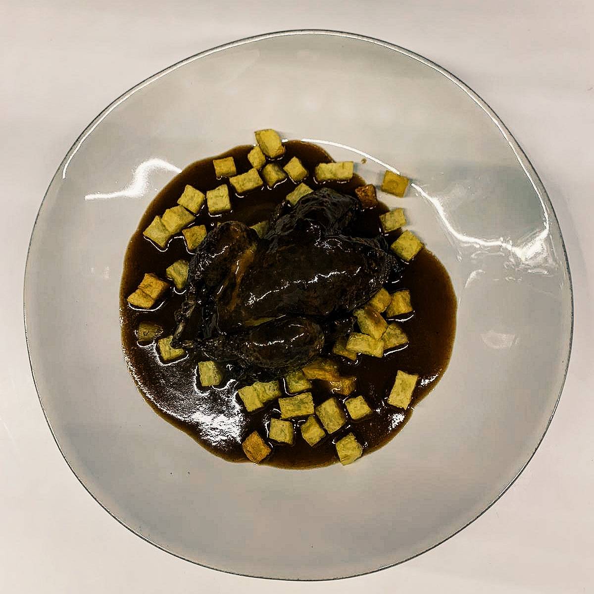 Perdiz estofada, patatas fritas. Nada más que añadir. 
🐓 #pampinbar #cociñadetempada #cociñadebarrio