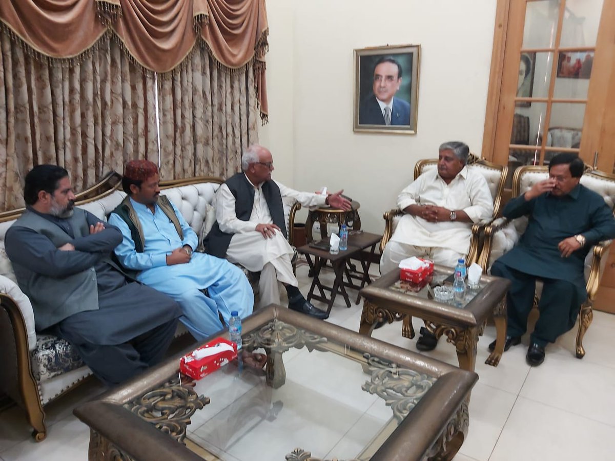 LalaRaheeem_PPP's tweet photo. پی پی پی سندھ کے جنرل سیکریٹری وقار مہدی، نائب صدر راشد حسین ربانی اورڈسٹرکٹ ایسٹ کے قائم مقام جنرل سیکریٹری لالا رحیم ڈسٹرکٹ عمر کوٹ کے صدر اور رکن صوبائی اسمبلی سید علی مردان شاہ اور انکی والدہ کے انتقال پر ان کے بھائی سید نور علی اور انکے صاحبزادے سید امیر علی سے تعزیت https://t.co/D7BnVtkFqa