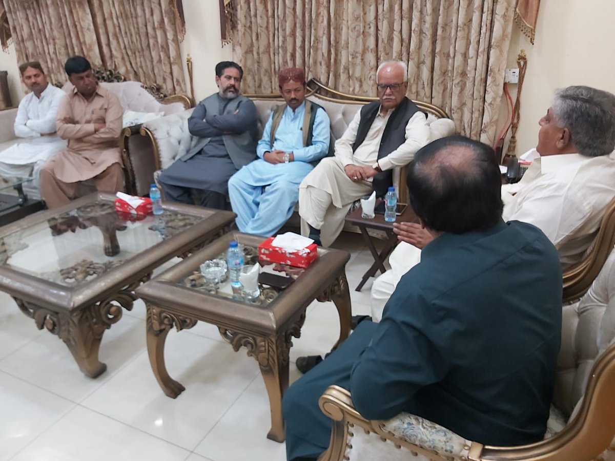 LalaRaheeem_PPP's tweet photo. پی پی پی سندھ کے جنرل سیکریٹری وقار مہدی، نائب صدر راشد حسین ربانی اورڈسٹرکٹ ایسٹ کے قائم مقام جنرل سیکریٹری لالا رحیم ڈسٹرکٹ عمر کوٹ کے صدر اور رکن صوبائی اسمبلی سید علی مردان شاہ اور انکی والدہ کے انتقال پر ان کے بھائی سید نور علی اور انکے صاحبزادے سید امیر علی سے تعزیت https://t.co/D7BnVtkFqa