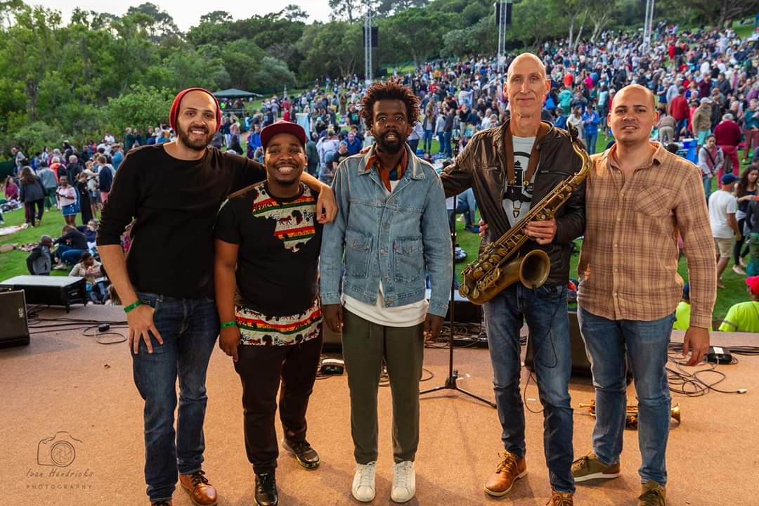 KirstenboschNBG's tweet image. The @CTFolkFest brought us the best of SA’s talent. 
Opening the show was Paige Mac, followed by James Stewart, Andre De Villiers, Derek Gripper, Louise Carver, YOAV, Flat Stanley, Ross Learmonth and ending the show, Mandisi Dyantyis.
Images: Ivan Hendricks
#KBRocks #OMmusic4u