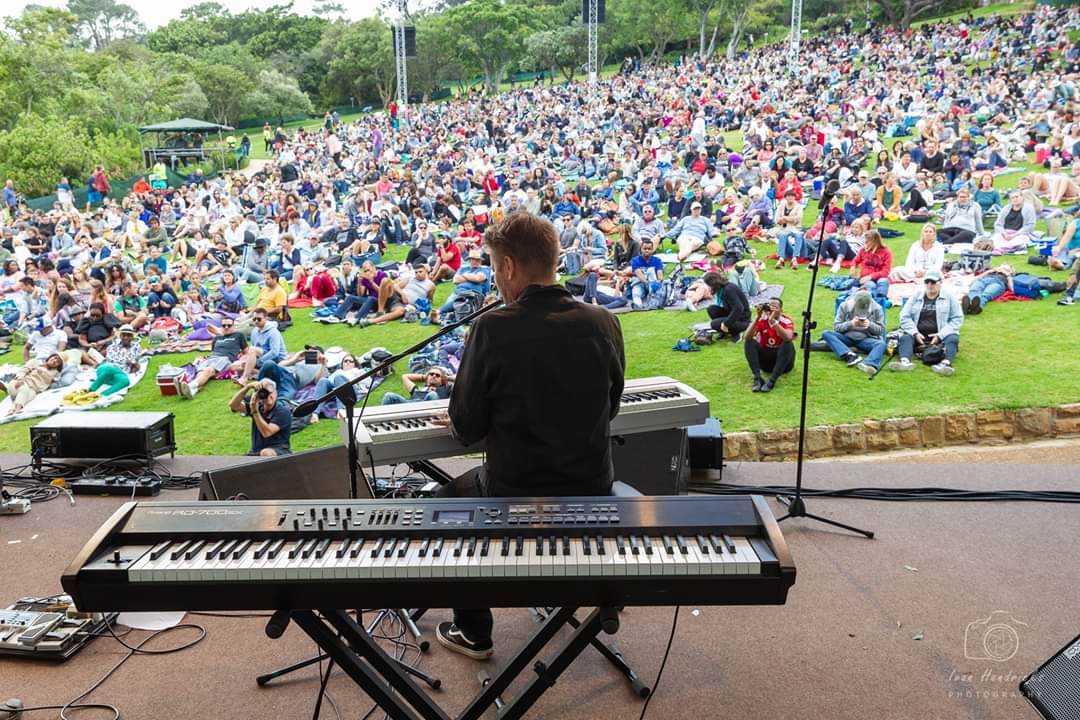 KirstenboschNBG's tweet image. The @CTFolkFest brought us the best of SA’s talent. 
Opening the show was Paige Mac, followed by James Stewart, Andre De Villiers, Derek Gripper, Louise Carver, YOAV, Flat Stanley, Ross Learmonth and ending the show, Mandisi Dyantyis.
Images: Ivan Hendricks
#KBRocks #OMmusic4u