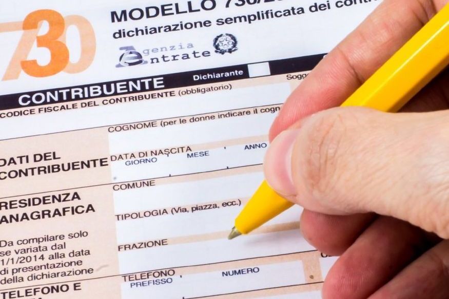CafCgil's tweet photo. Paghi in contanti? Ecco le spese che non puoi detrarre. Obbligatorio da gennaio il #versamento tracciabile (bancomat, carta di credito, assegni) per numerosi esborsi (sanità, scuola, sport) che verranno "scaricati" nel 730 https://t.co/4Tp94oLrWk https://t.co/KaLxN65Bv2