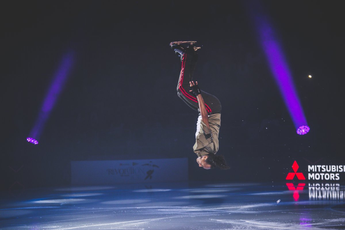 RevolutionOnIce's tweet photo. Los lunes... son menos lunes con el backflip de @elladjbalde #ROI19 #FelizSemana https://t.co/ueee9CAY82