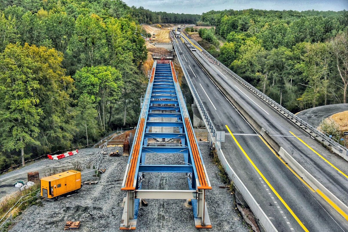 Retour sur le #chantier du #Viaduc de la Roumer dans la ville de Langeais. #Matière y installe un #pont à poutres grâce au procédé de #lançage