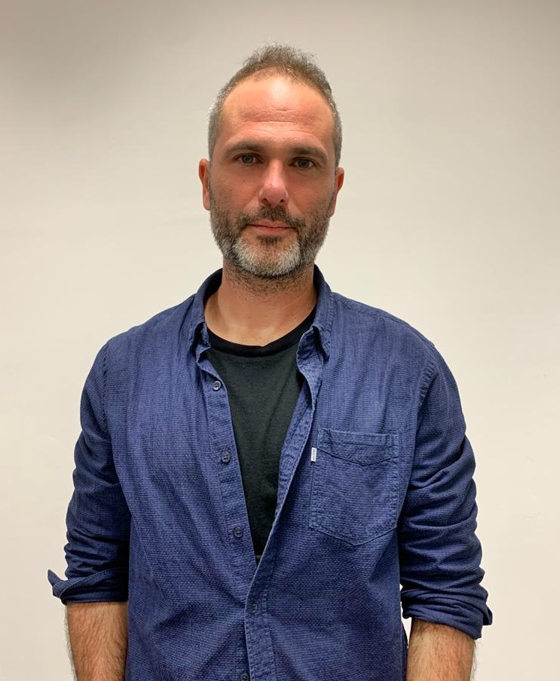 jagaraviles's tweet photo. Entrevista a @xavieraldekoa, de @revista5W, sobre periodismo, África y los temas olvidados: “Nuestra función no es intentar cambiar el mundo, sino poner un punto de inicio para que el lector comience a cambiar las cosas”. Por @LauraSB_7 en el @mipumh https://t.co/9zoF4UsgLe https://t.co/d74rPLTOst