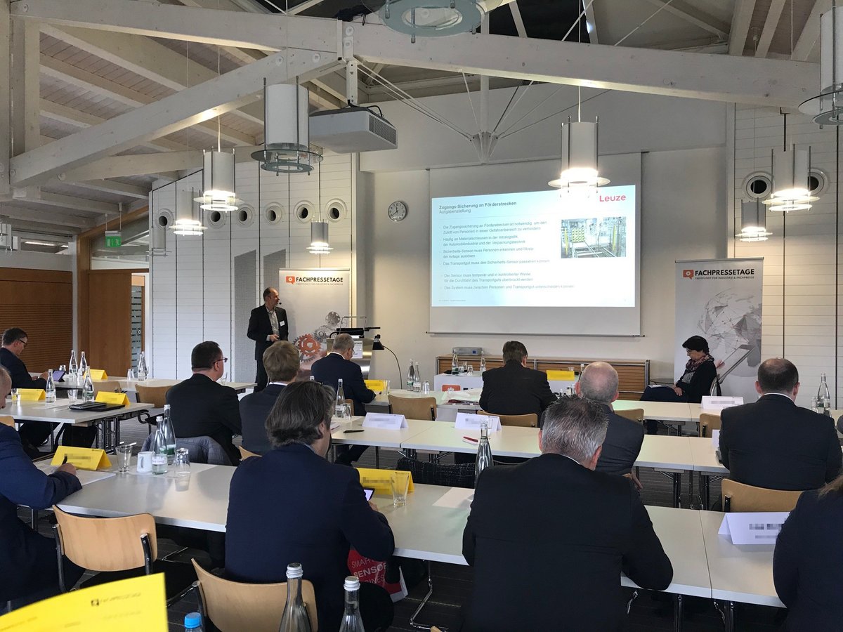 Jörg Packeiser, Marketing Manager #Safety von Leuze, referierte während der jährlich stattfindenden #Fachpressetage von <a href="/AlexHomburg/">rbs Redaktionsbüro</a> in #Karlsruhe zum Thema "Smart Process Gating - Muting neu erfunden". 

#Leuze_Safety