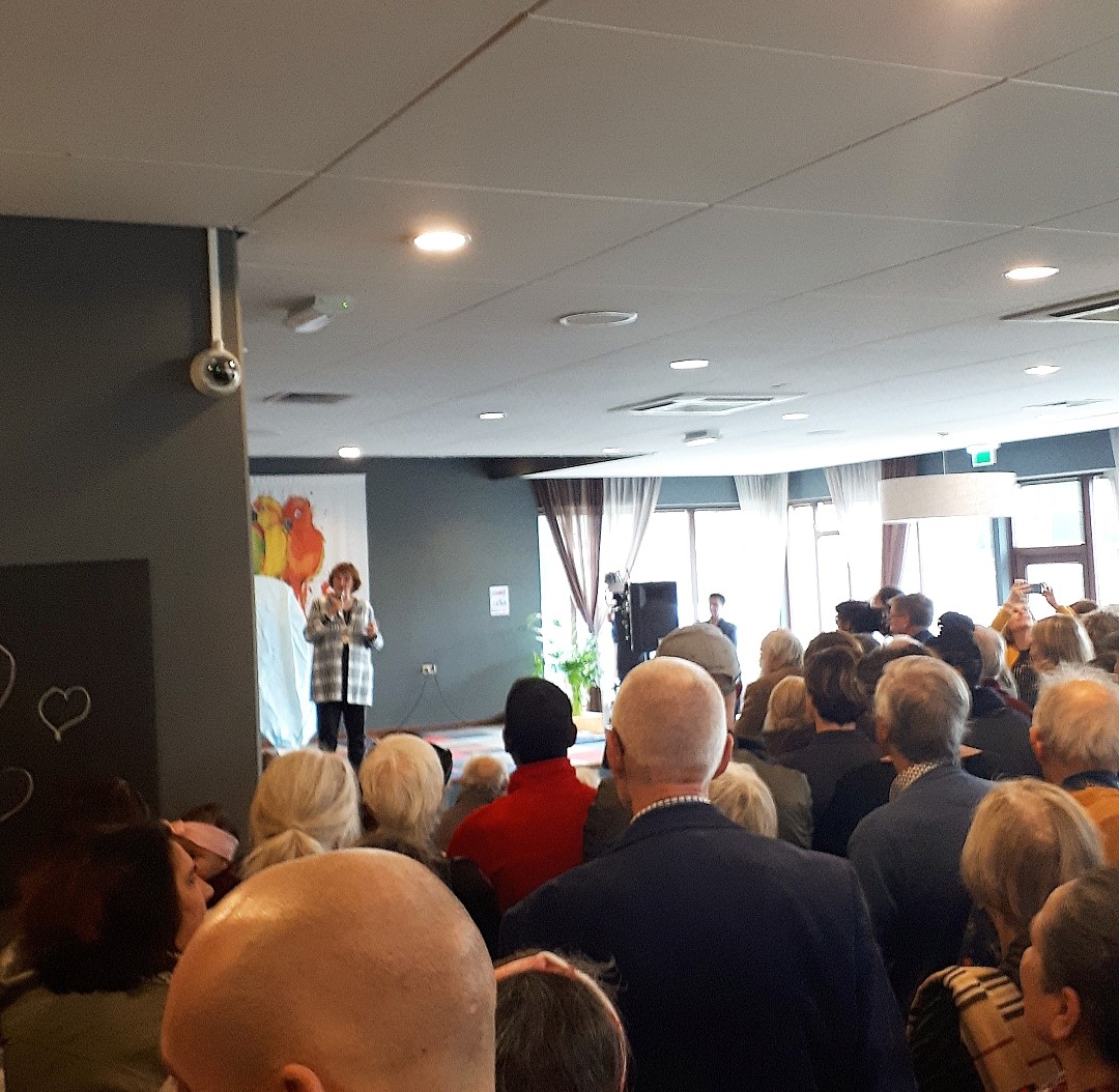 Bewoners Alphen24 werken mee aan buurtrestaurant Buurten en Zo bit.ly/2SzGHQx