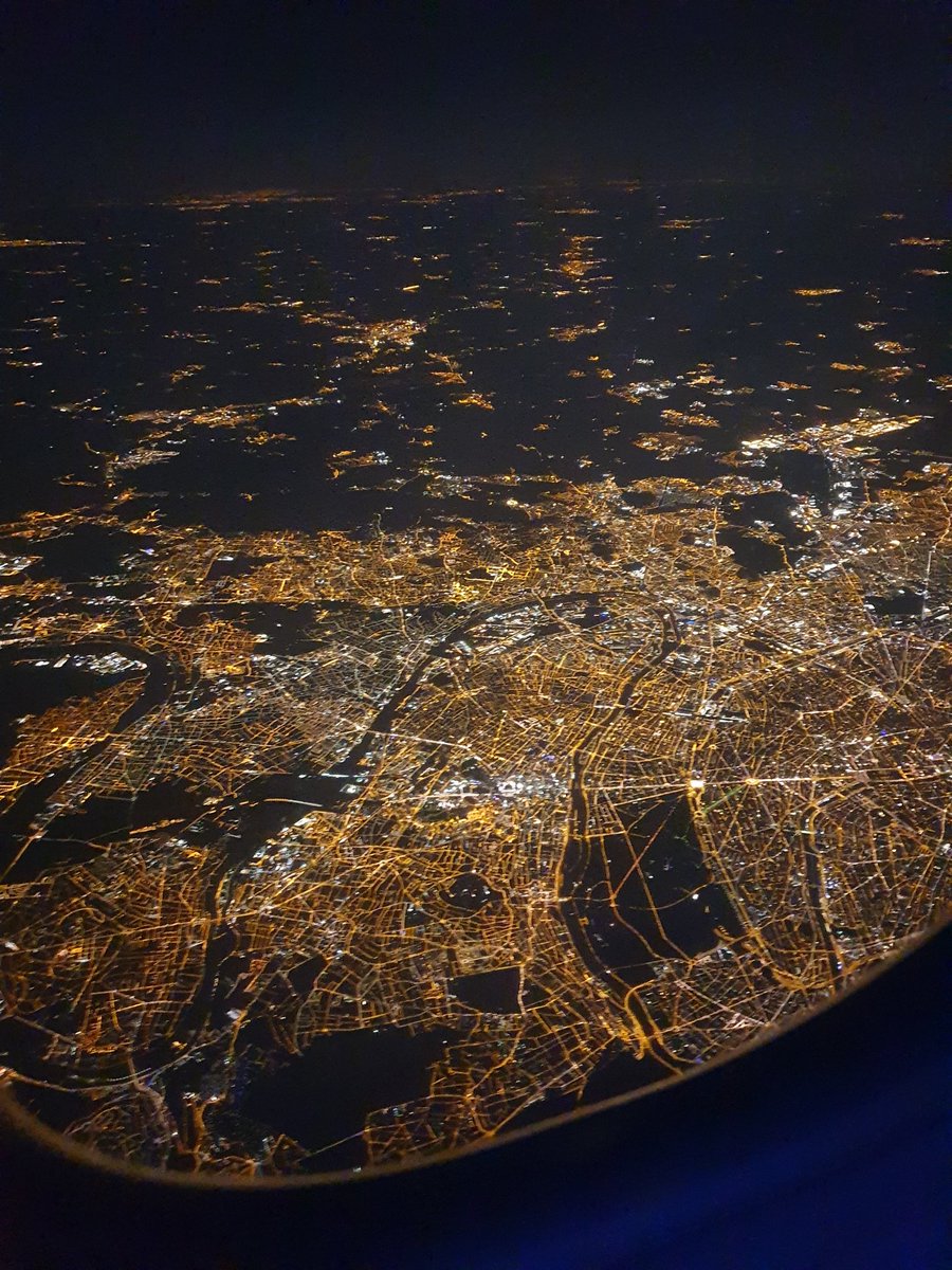 #redeye #flight #nightview #sky #blueskiesandsunshine
✈✈✈✈🌎🌎🌎🌎🌌🌌🌌🌌
#Miami #USA🇺🇸, #Nassau #Bahamas🇧🇸, #SanSalvador #ElSalvador🇸🇻, #Paris #France🇨🇵.