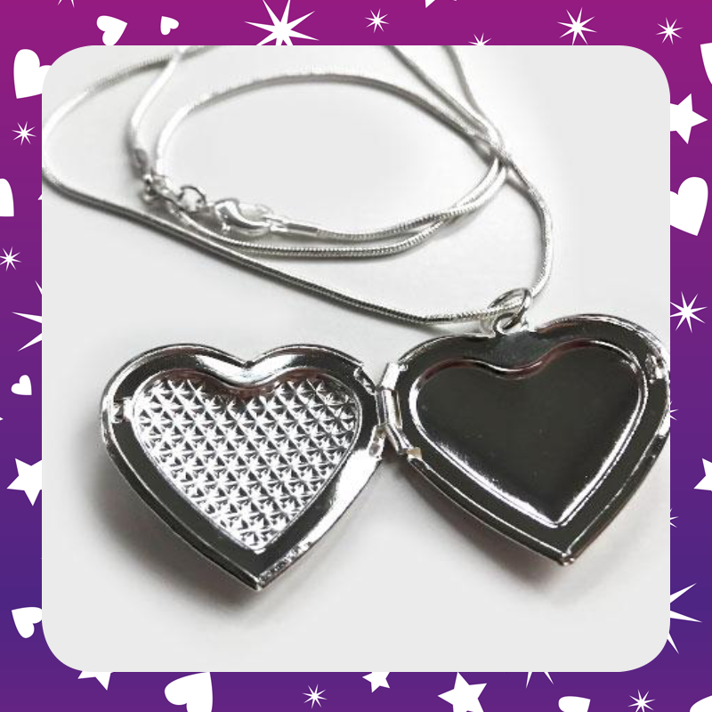 Op zoek naar een cadeau voor een zwangere vriendin of voor jezelf? Wij hebben een prachtig zilveren hart medaillon in ons assortiment. Hiermee draag je je geliefden altijd bij je! Het sieraad wordt geleverd in een prachtige geschenkdoos, bekijk hem hier: bit.ly/30FmRG9