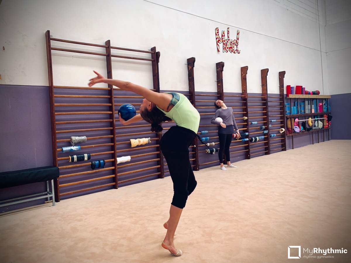 MyRhythmic's tweet photo. Del 14 al 16 de febrero,estuvimos en el C.Mabel junto a Yana Lukonina,entrenadora del #TeamRUS,ex gimnasta campeona del mundo y juez internacional,que corrigió y creó los ejercicios d las gimnastas del Club para este año.Gracias x confiar en #MyRhythmic!
https://t.co/LoS4ZjyjSx https://t.co/qGirQFQHwk