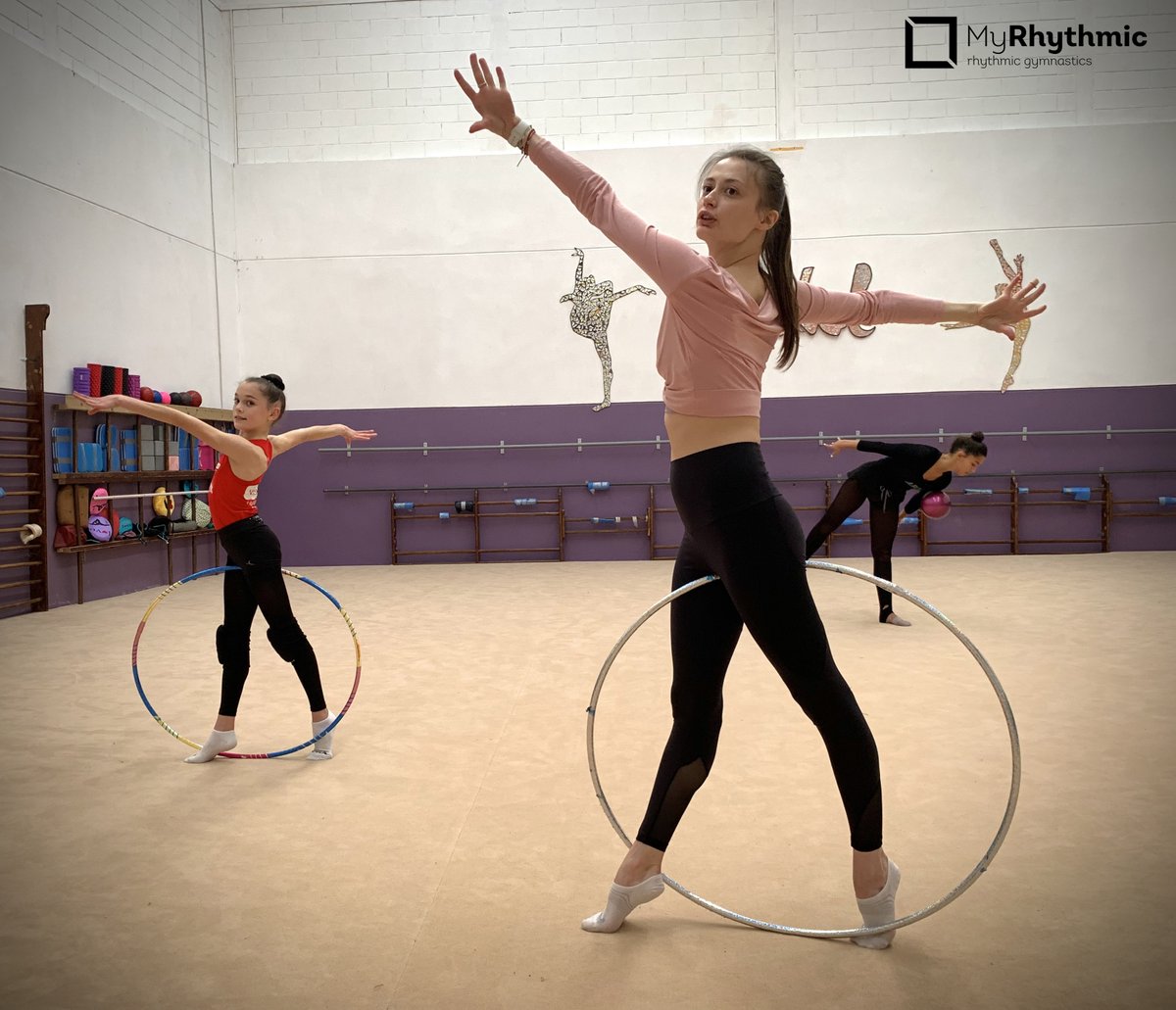 MyRhythmic's tweet photo. Del 14 al 16 de febrero,estuvimos en el C.Mabel junto a Yana Lukonina,entrenadora del #TeamRUS,ex gimnasta campeona del mundo y juez internacional,que corrigió y creó los ejercicios d las gimnastas del Club para este año.Gracias x confiar en #MyRhythmic!
https://t.co/LoS4ZjyjSx https://t.co/qGirQFQHwk