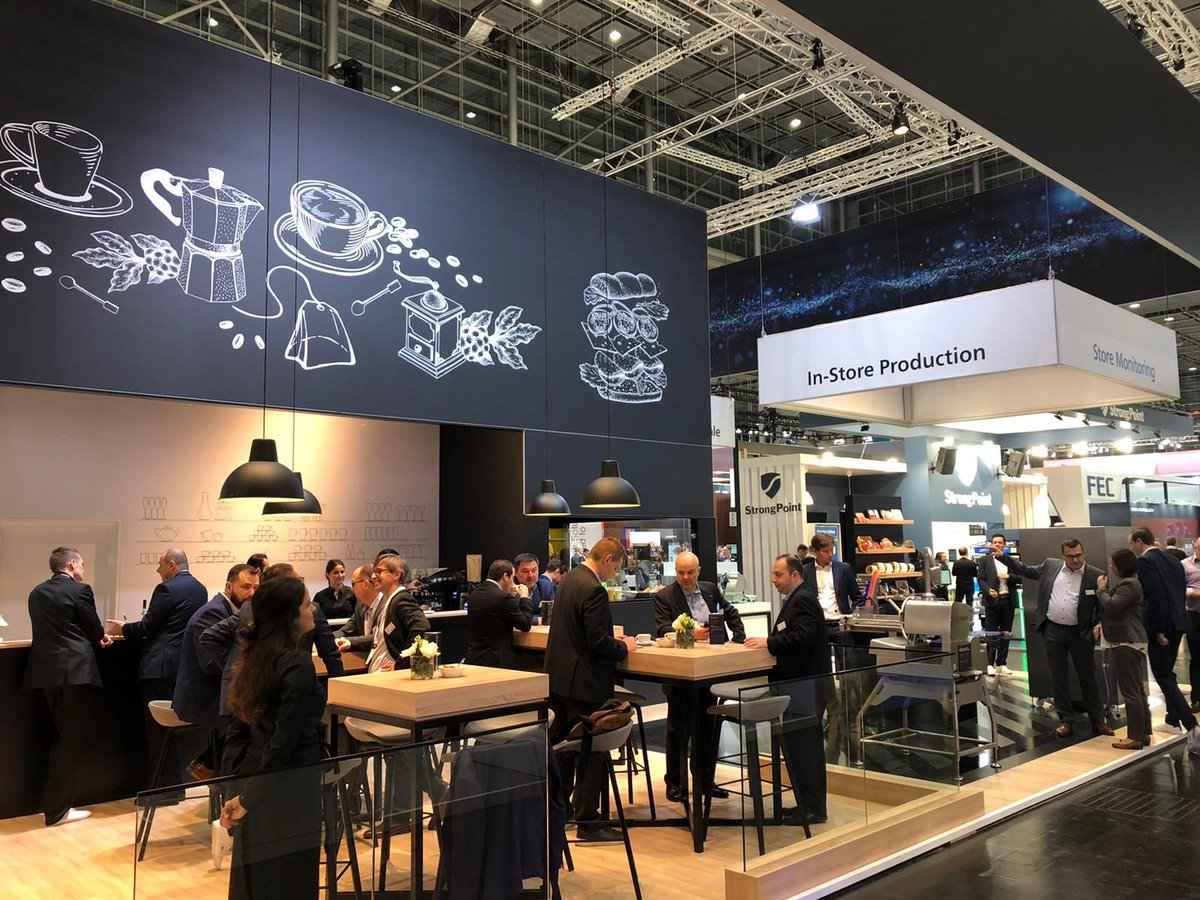 De koffie staat klaar in hal 6, Bizerba-booth E58! Na een succesvolle eerste dag op <a href="/EuroShop/">EuroShop</a> , verwelkomen wij u de komende dagen graag om u meer te vertellen over onze intelligente oplossingen.#bizerba #supersmart #eurshop #tradeshow #digitalshopping #smartshopping #düsseldorf