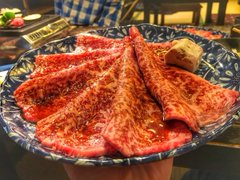 pasatune's tweet photo. 初めて収益を出した人の
お祝いで焼肉

20歳の会社員で
会社の給料だけでは
手元に残るのが5万円ほど。

ビジネス始めて2ヶ月目に
15万円の利益！
今年中に会社の給料以上稼ぐことを
目標に頑張るそうです😁 https://t.co/m3aNVnJPLi