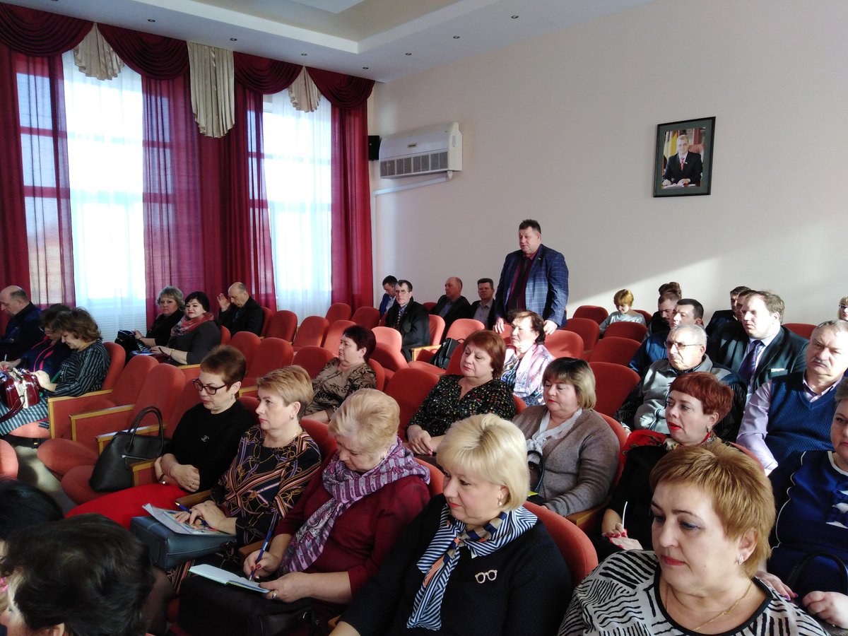 В администрации Каменского района депутат Законодательного Собрания Пензенской области В.Е. Чернышов провёл встречу с активом Каменского района.