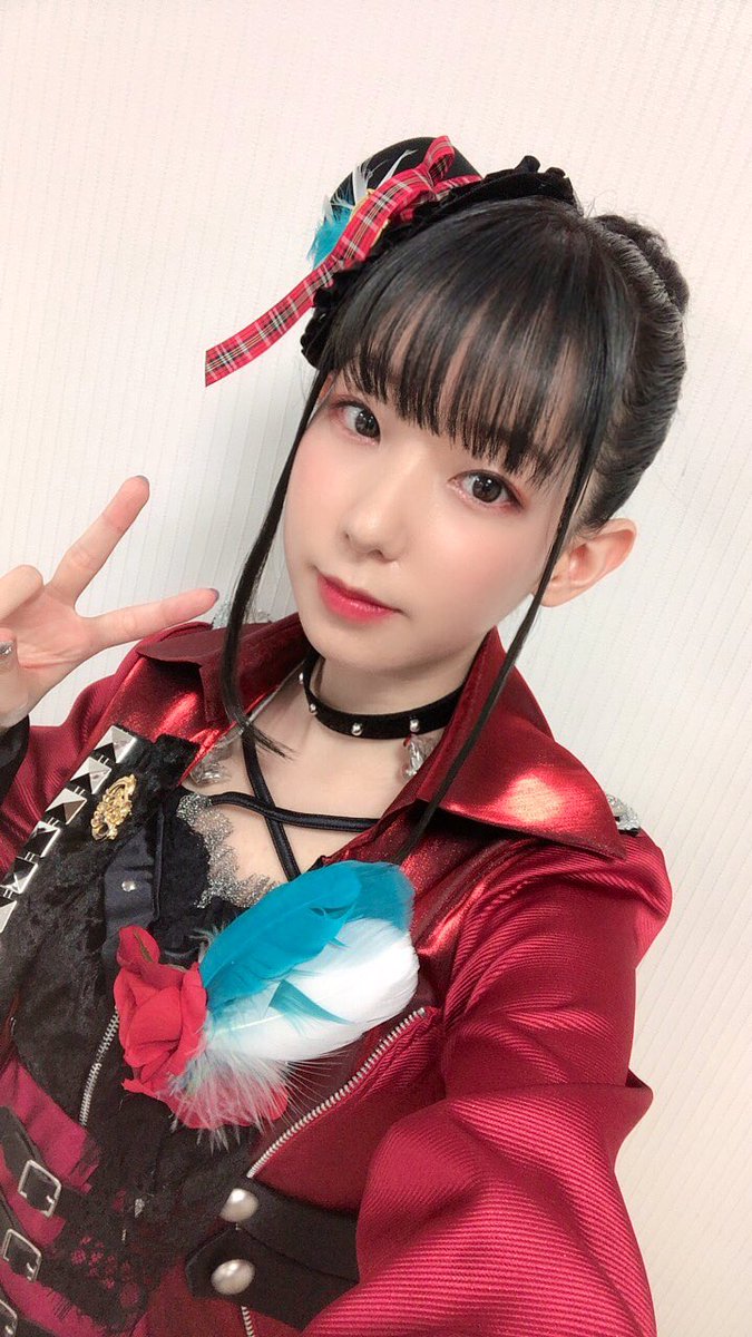 田澤茉純 衣装が本当にかっこ可愛い 動くたびに後ろの長めの裾がひらひらするのがすきです あやめちゃんとも撮りました 田澤茉純 衣装が本当にかっこ可愛い 動くたびに後ろの長めの裾がひらひらするのがすきです あやめちゃんとも撮りました