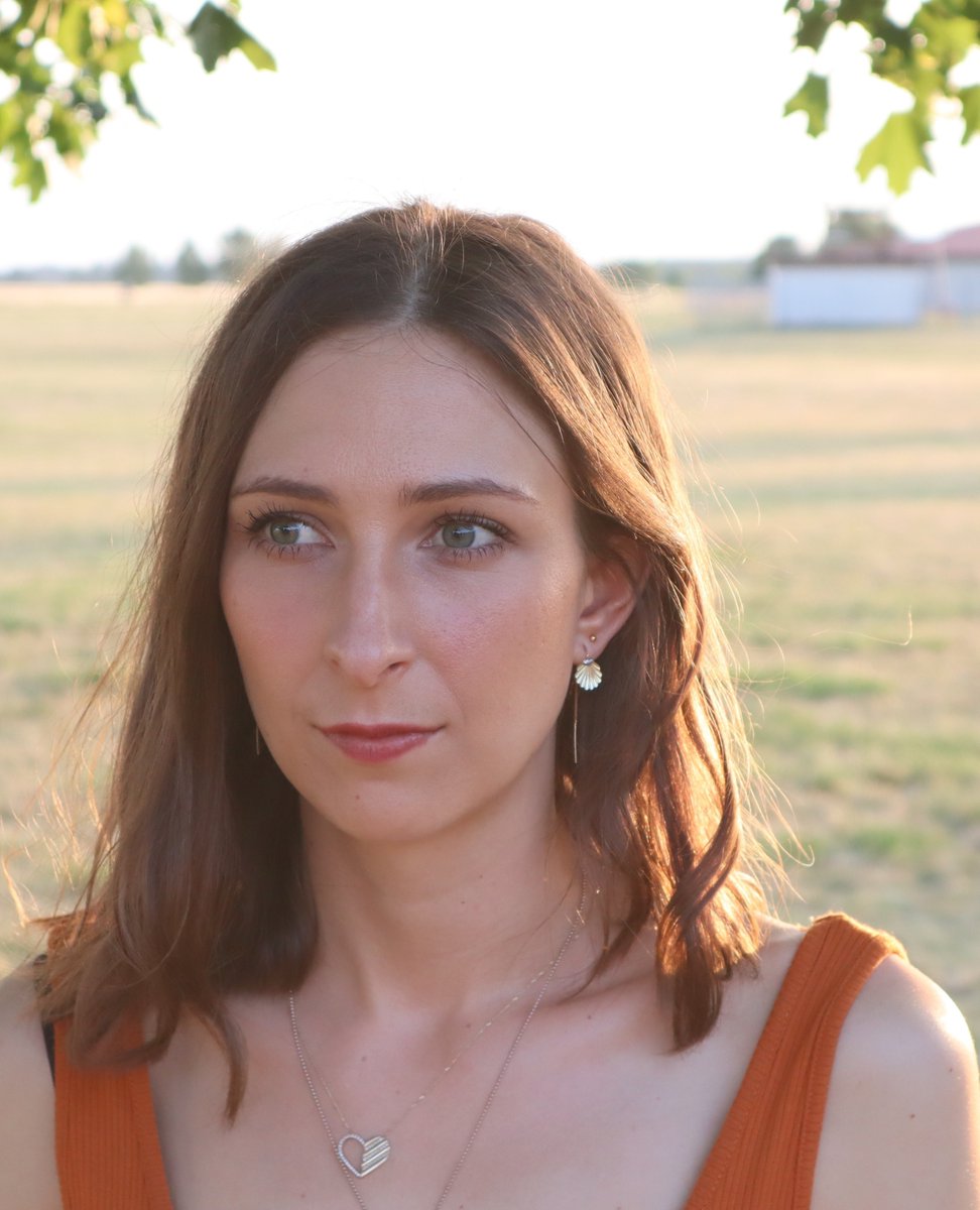 me and my lil bird face will sing some feelings at you this friday 21st at @kallaschundmoabiterbarprojekt ! 20:30! See you there!