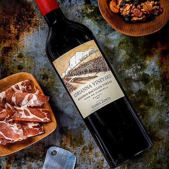 Adrianna Vineyard Mundus Bacillus Terrae Malbec 2013, la máxima expresión de este famoso viñedo de alta montaña. Disponible en aponticia.es #AdriannaVineyard #malbec #Argentina #España @CatenaMalbec