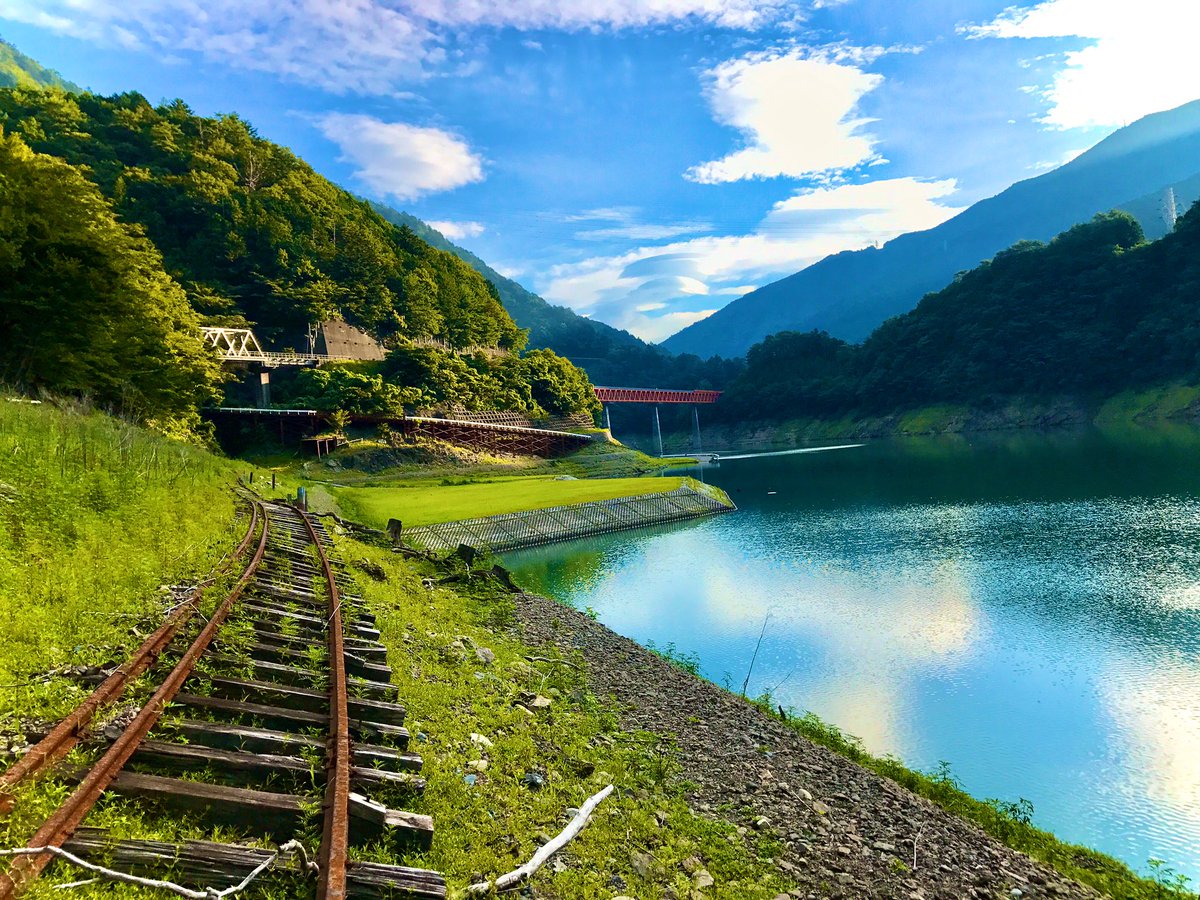 おさじん 個人的に大好きな レールが残る廃線跡から 順に 大井川鐵道井川線 屋島登山鉄道 旧国鉄倉吉線 飯田線旧線 どれもこれも 何度でも訪れたくなるような魅了溢れる廃線跡であった 中でも大井川鐵道は別格で好き