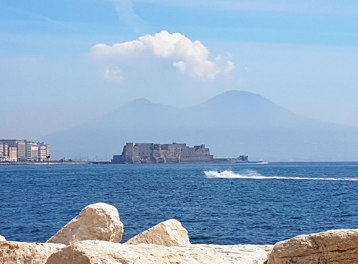 Characteristic Naples Via Toledo ENTIRE APARTMENT tweet media