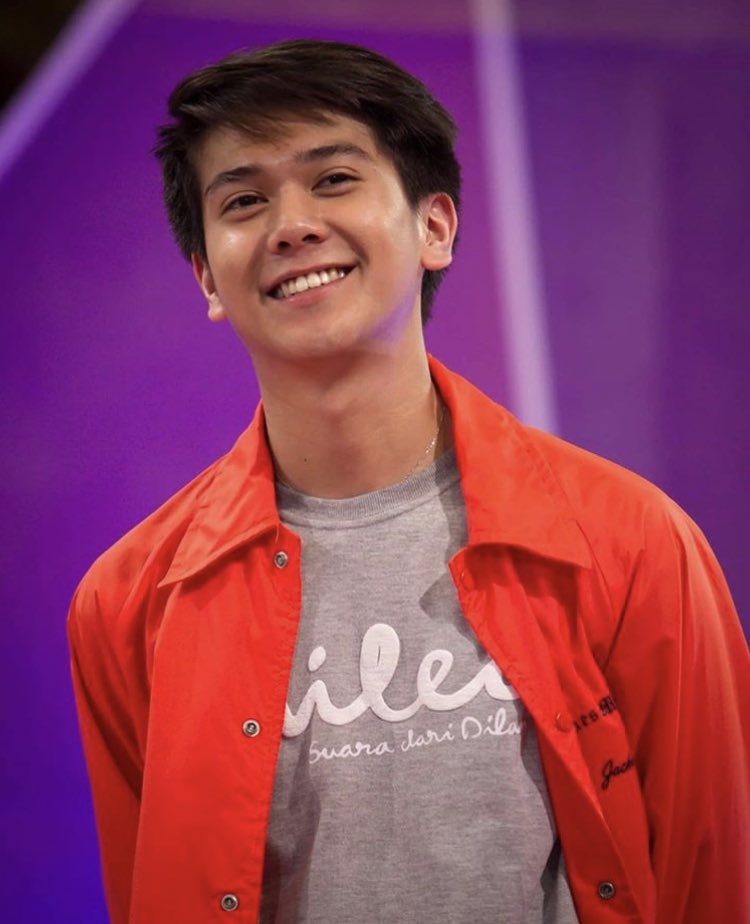 SoniQStronger's tweet photo. Milea : Suara dari Dilan
Sudah bisa ditonton di bioskop kesayangan anda, jangan lupa nontonnya sama manusia kesayangan juga🤪
@iqbaale https://t.co/HP52Y5adP9