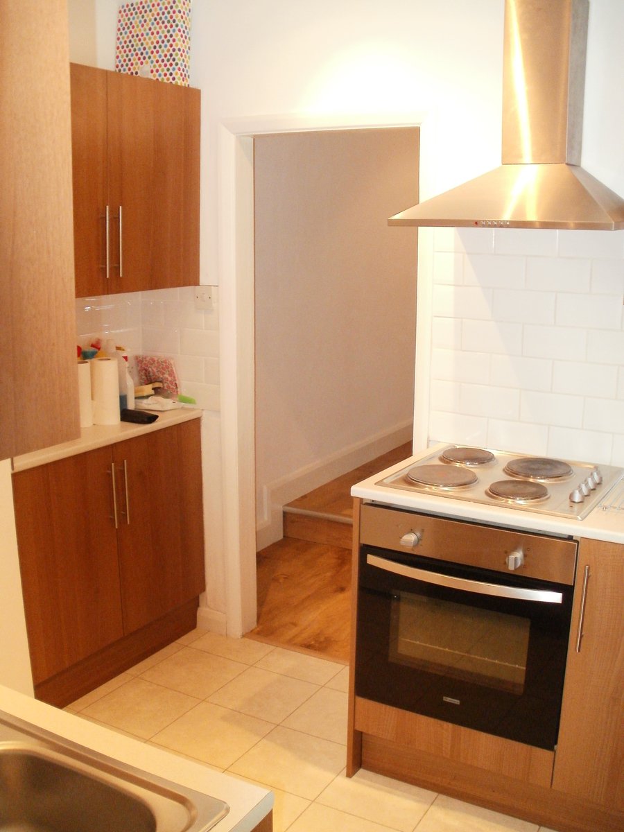 large 1 x bed flat available to rent from 18/02. Situated above our shop in Hampton. £950 PCM, exc. bills, part furn. DM or phone 02089419900 if you,or someone you know,maybe interested <a href="/hamptonvillage/">HVTA</a> <a href="/onehampton/">One Hampton</a> <a href="/HamptonPN/">Hampton People</a> <a href="/LoveHamptonHill/">Love Hampton Hill</a> #hampton