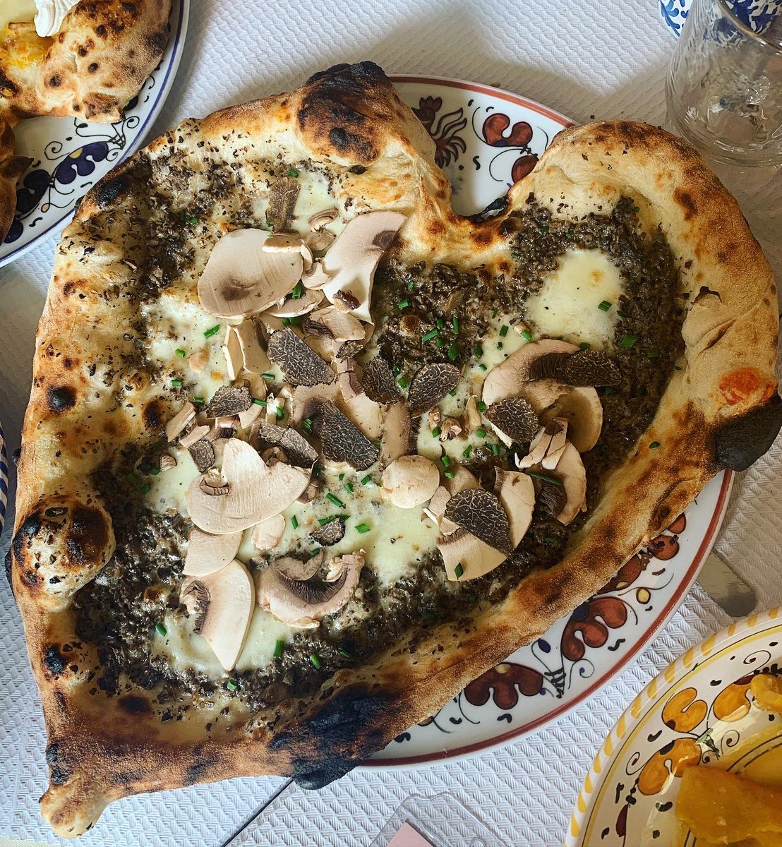 Feeling the love this valentines at <a href="/bigmammagroup/">Big Mamma</a>’s Gloria in Shoreditch on our Italian food tour ❣️🍕 #foodtour #foodthatinspires