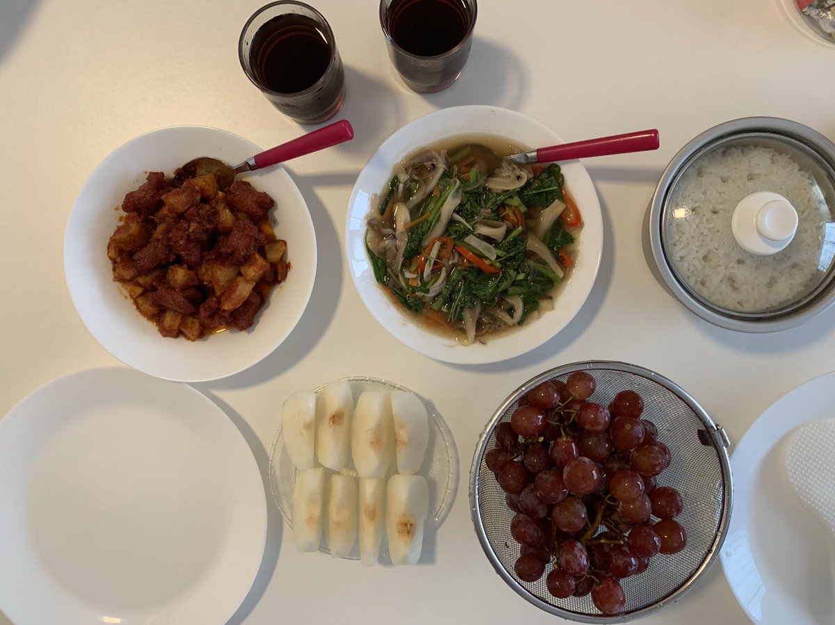 17/2/2020: Nasi + sosej sambal berkentang + sayur bayam masak tiram + buah anggur & pear + air sarsi for dinner today 
