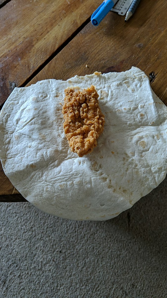 LukeTwigg94's tweet photo. I'm not getting much flavour from this spicy chicken snack wrap 🤣🤦🏽 @McDonaldsUK https://t.co/bSTRzHc4IP