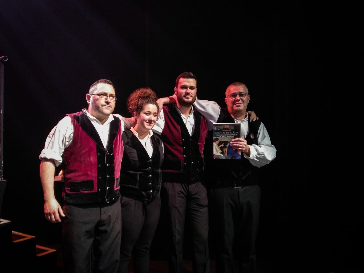 56sonerion's tweet photo. Encore bravo à tous et à toutes, bravo pour votre investissement, pour votre travail tout au long de l'année afin de partager avec nous toute la force de la musique bretonne !🎶 #sonerion #bretagne #musique #brest2020 https://t.co/TYBktky7Pt