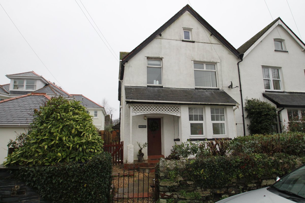 LettingsMB's tweet photo. Beautifully presented 2 double bedroom 1st floor #apartment in #Crapstone - £620 PCM.

The #property benefits from a kitchen with electric oven and hob, gas central heating and a front garden.  

For more information, please visit our website https://t.co/YHEXrH5jCE #lettings https://t.co/NPQoj9n2fB