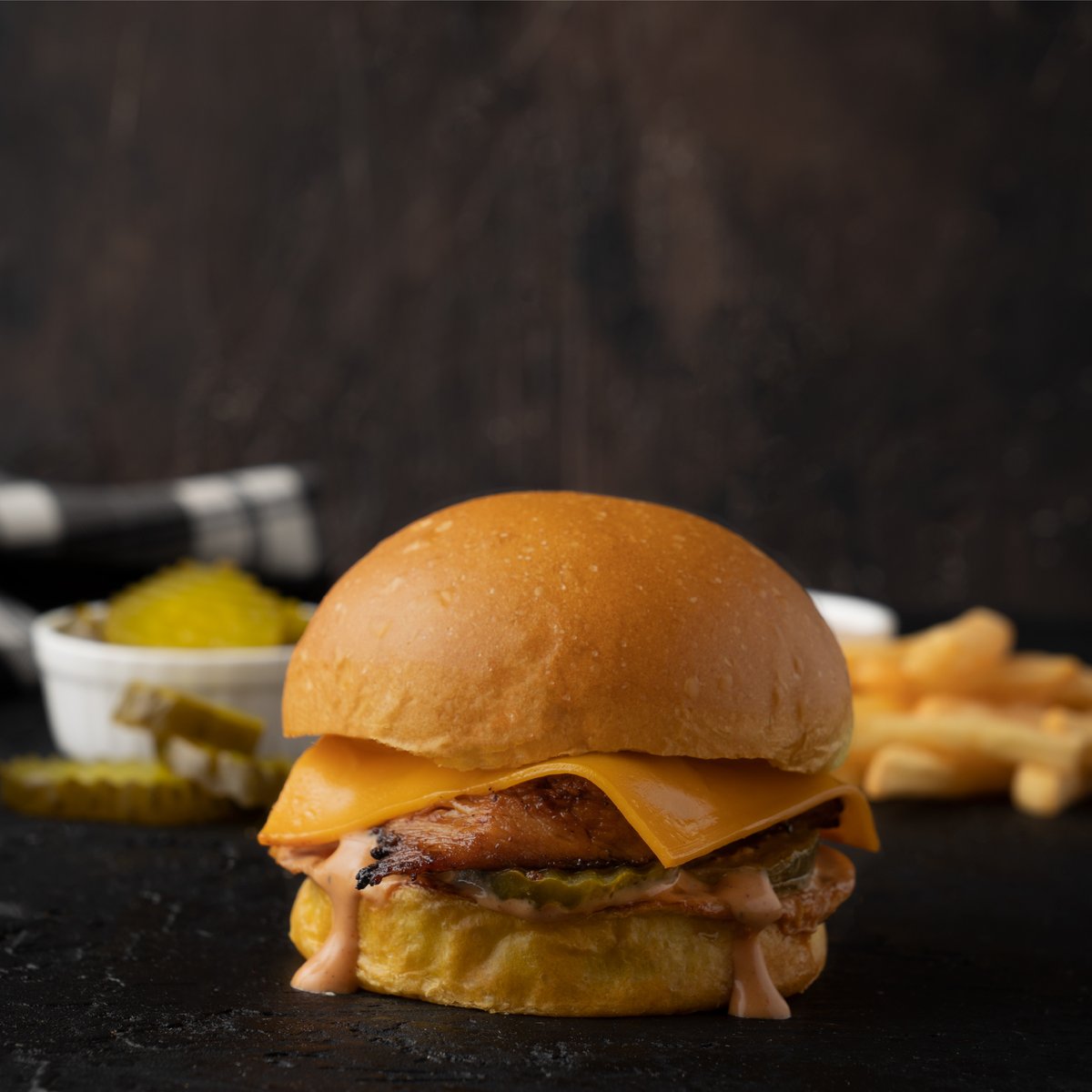 wow_burger_SA_'s tweet photo. منشن صديق تبيه يعزمك على برجر! 
.
.

 #برجر #برقر #برجرالرياض #برقرالرياض #فاستفود #سلايدر #مطاعم_الرياض #واو #لذيذ #اماكن_الرياض #الرياض #burger #fast_food #riyadh_Resturant #good #wow #mine_burger https://t.co/qt1A94dIPw