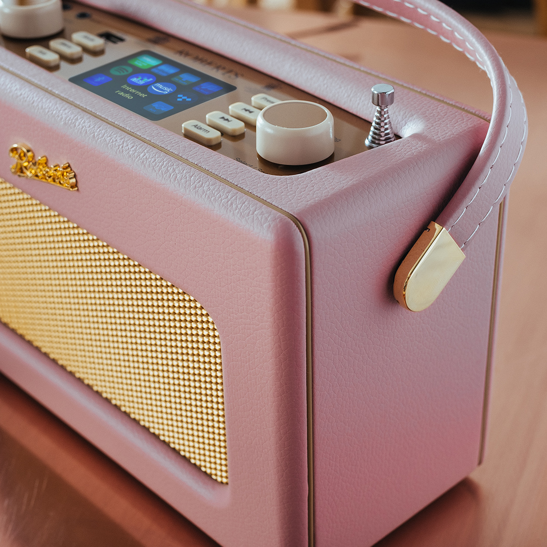 RobertsRadioUK's tweet photo. On trend colours, iconic British design, meticulously handcrafted - the Revival iStream 3 suits @LondonFashionWeek as well as it suits your home. #iStream3 #RobertsRadio #Roberts #Radio #Vintage #Retro #Design #BritishDesign #AudioIsEverything #londonfashionweek https://t.co/L5zMPUYN7O