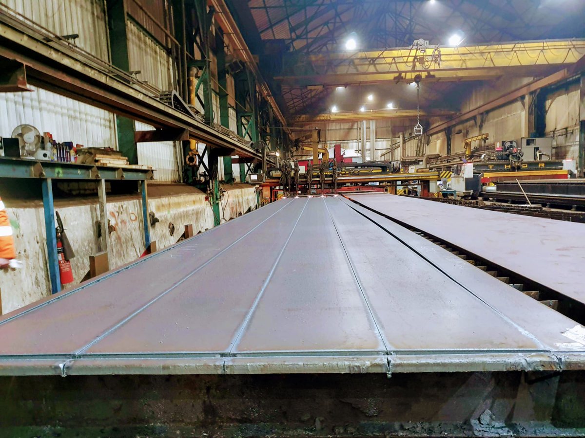 MurraySteelPro's tweet image. Murray Steel Products has an extensive in-house high-definition profiling operation. 
A recent example of long strips for Plate Girders; these were 15m long, but the line can strip plate with six heads from 5m wide and up to 24m in length, 

#SteelProfiling #Steel #Engineering