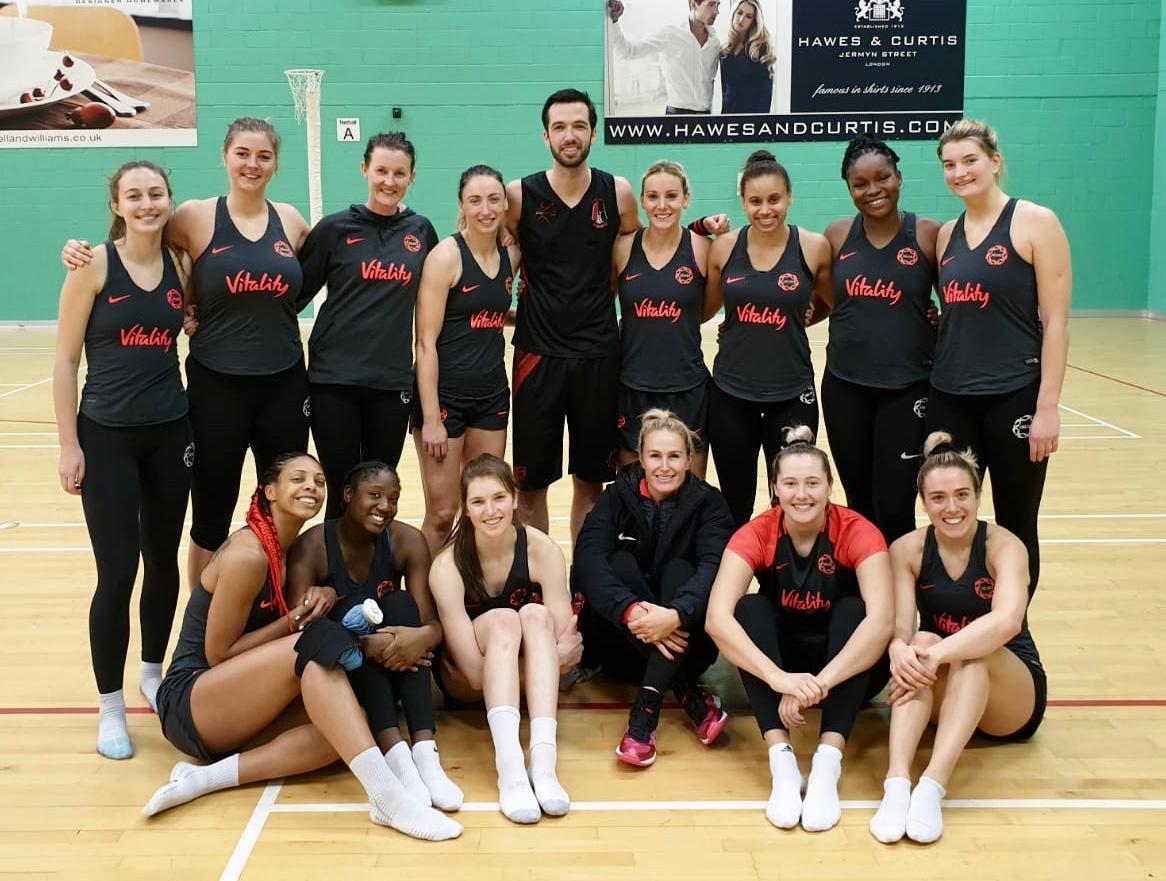 KnightsNetball's tweet photo. A massive thankyou to @jessthirlby and the @EnglandNetball Roses for having our K1 GS @lewiskeeling down to train with them prior to the Nations Cup, amazing to receive this signed warm up top through to Knights HQ on Friday! You guys are awesome!
#knightsnetball #netball https://t.co/WU1iKdNxA0