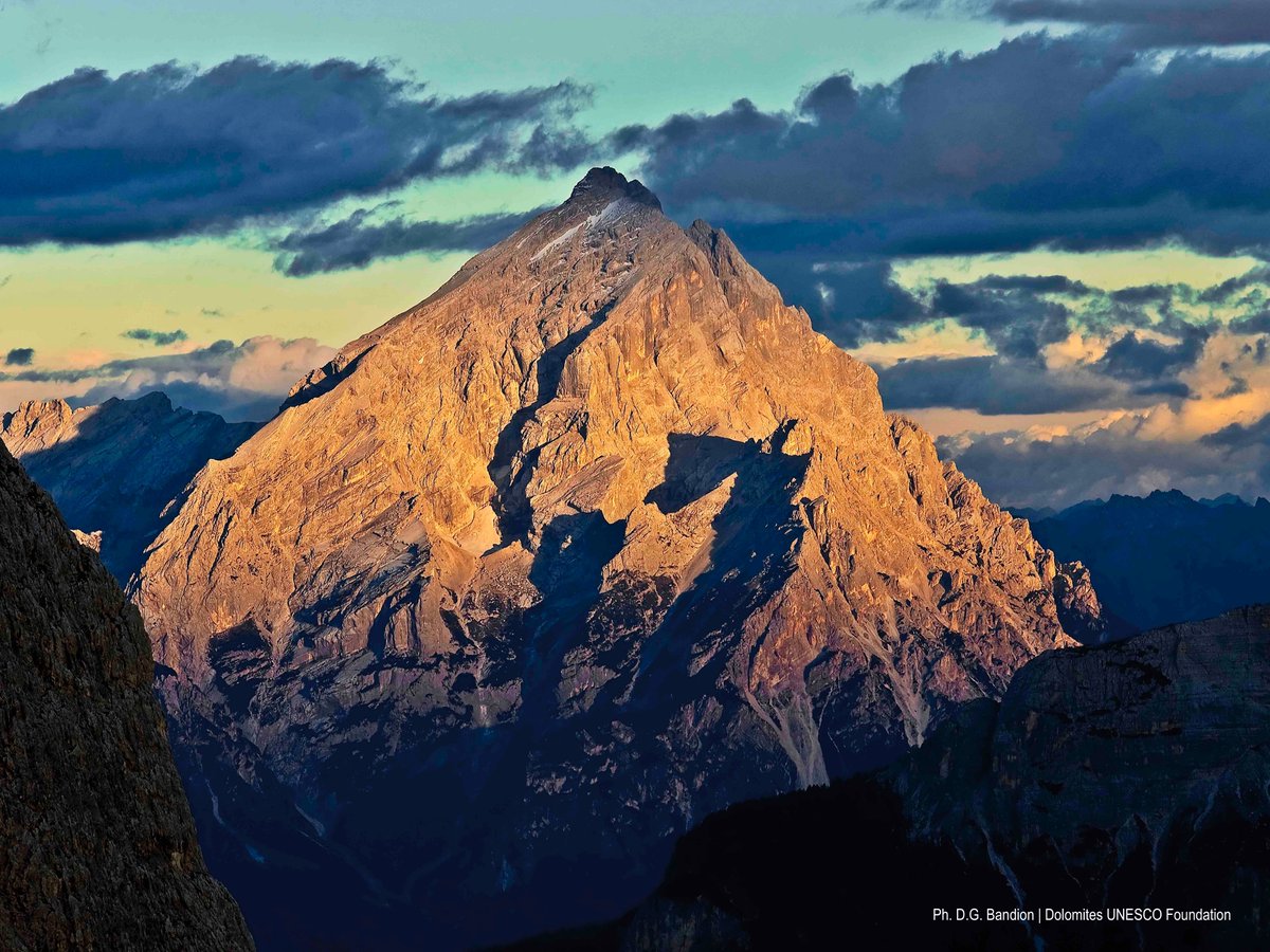 DolomitesUNESCO's tweet image. Se la #Marmolada è la #Regina, lui è certamente il #Re.
#Antelao: con i suoi 3.264 m è la seconda vetta più alta delle Dolomiti dopo la Marmolada * #dolomitesunesco #dolomiti #patrimoniomondiale #unesco