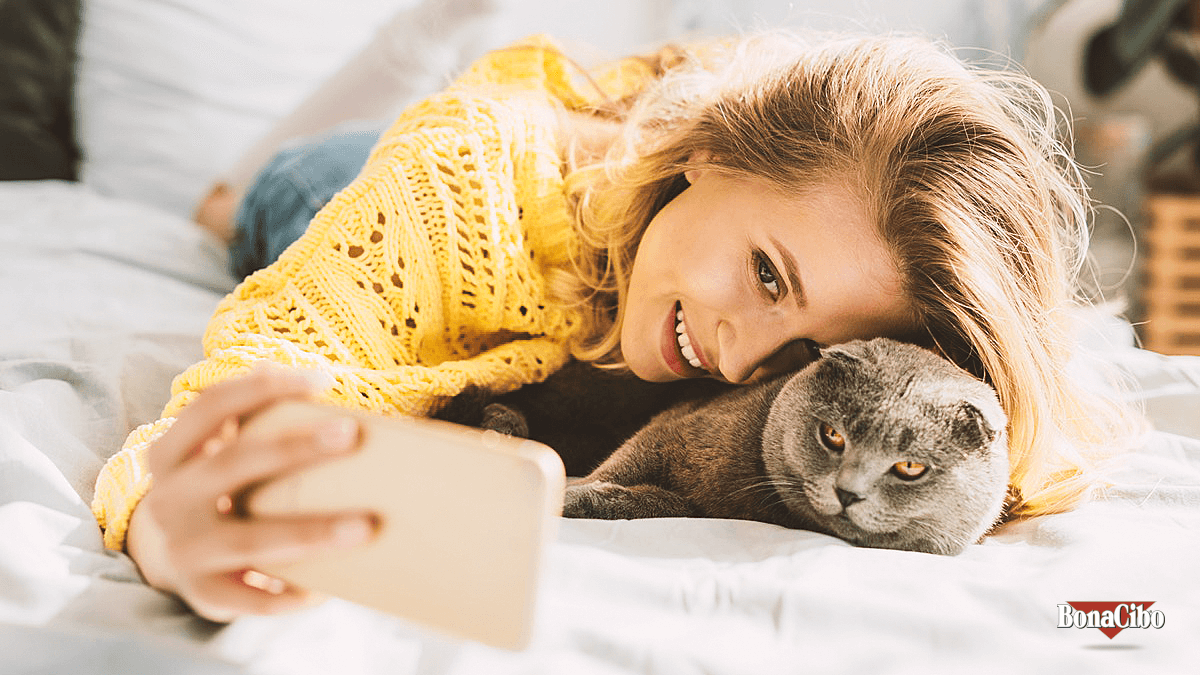 Bugün 17 Şubat #DünyaKedilerGünü. ❤️🐱

Bu güzel günün şerefine can dostunla birlikte çekildiğin sevgi dolu selfieleri bizimle  paylaş, oluşturacağımız #SevgiPıtırcıkları Facebook fotoğraf albümümüzde yer alsın.😊