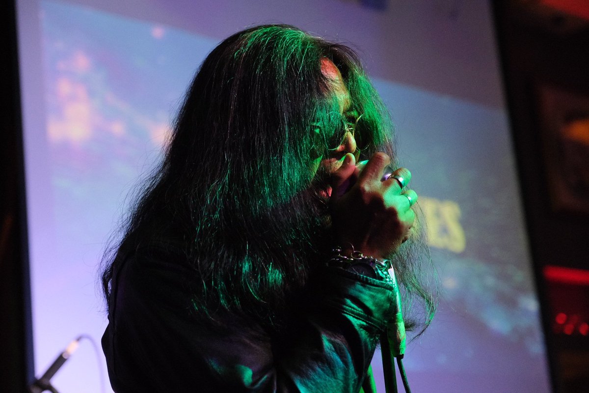 Di @jogjarockartafestival nanti untuk pertama kalinya Heydi Ibrahim akan membawakan salah satu lagu dari album ke 5 Gak Bakal Mati. Pada Album ke 5 Gak Bakal Mati yang dirilis akhir tahun 2004, posisi vocalis Powerslaves saat itu diisi oleh Njet Flowers. Penasaran lagu apa ?