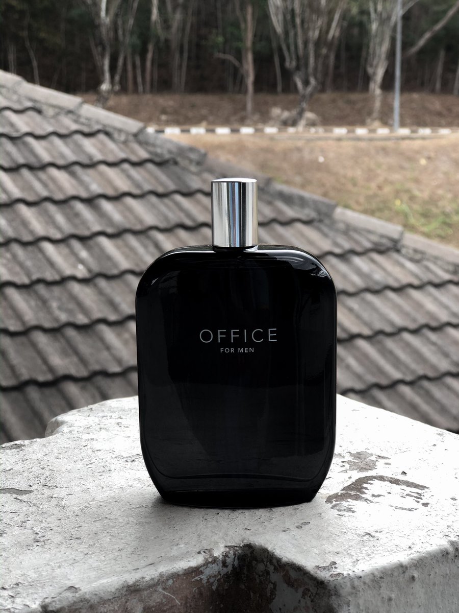 Office For Men by  @JeremyFragrance honestly ive never smelled smthg like this bfore some said it is identical to Aventus but to me, this is a masterpiece. Well crafted with the punch in the face opening and strong projection n longevity. Too perfect to be true. Compliment getter