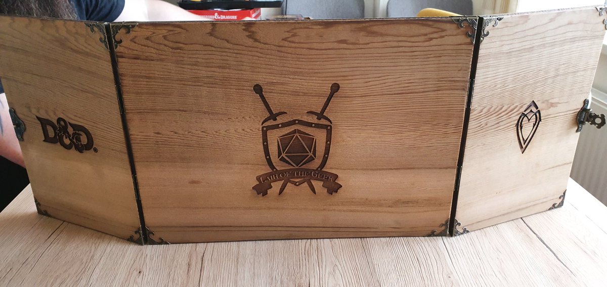 jennfi's tweet image. Look at the pretty!!! Hubs got it commissioned for my Birthday! ❤
#dnd #ttrpg #gamescreen #dmscreen #birthday #treat #lairofthegeek #inlove