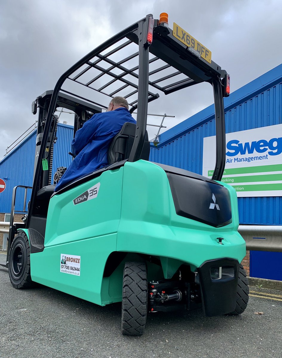 A new Mitsubishi EDIA EX 3.5T Capacity #Electric Forklift with #RoadLighting #DigitalLoadWeightIndicator #IPX #Waterproofing delivered to a Customer in #Kent to replace their IC Engine Forklift ⁦@UKMitsubishi⁩ ⁦@bronzeforklifts⁩ ⁦@BritanniaMHLtd⁩