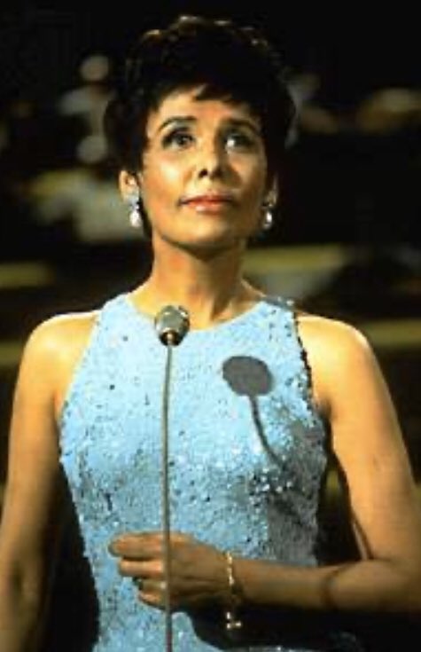 HerstoryR's tweet image. Happy Black HERstory Month! Lena Horne was a popular actress and singer who was most known for her performances in the films "Stormy Weather" and "The Wiz." She worked closely with civil rights groups and refused to play roles that stereotyped black women
#herstory #blackherstory
