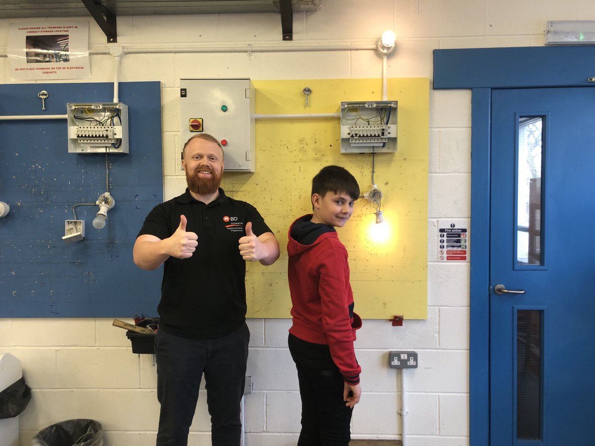 Well done Cameron ⁦<a href="/DHSBoys/">DHSBoys</a>⁩ ⁦<a href="/CornwallCollege/">Cornwall College</a>⁩ ⁦<a href="/ccbtraining/">CornwallCollege Bus.</a>⁩ one way lighting circuit #RoutesintoSTEM #swyaan