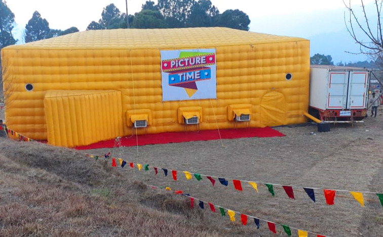 PictureTime4's tweet photo. You name the place &amp; we are there !
A surreal sight of @PictureTime4 at the picturesque hills of #Uttarakhand.

A special screening of popular #bolllywood #film #Karwaan, especially held for #women at the #Seem #Village, #Nainital.  A house full yet again. #PictureTime https://t.co/eQ4BmGeHNi