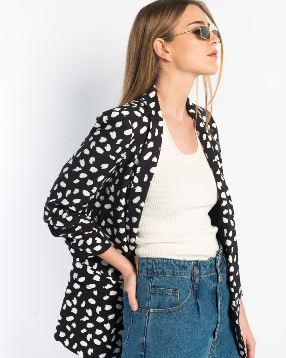 ClpShop's tweet photo. Las blazers con estampados son simplemente irresistibles 🤗🤗  #CLPShop #SpringSummer2020 https://t.co/UrQKb2tSiD