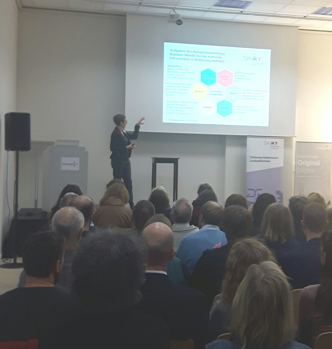 Volles Haus in der <a href="/shlb_kiel/">Schleswig-Holsteinische Landesbibliothek</a> beim <a href="/Datareport/">Dataport</a> #Kulturtag