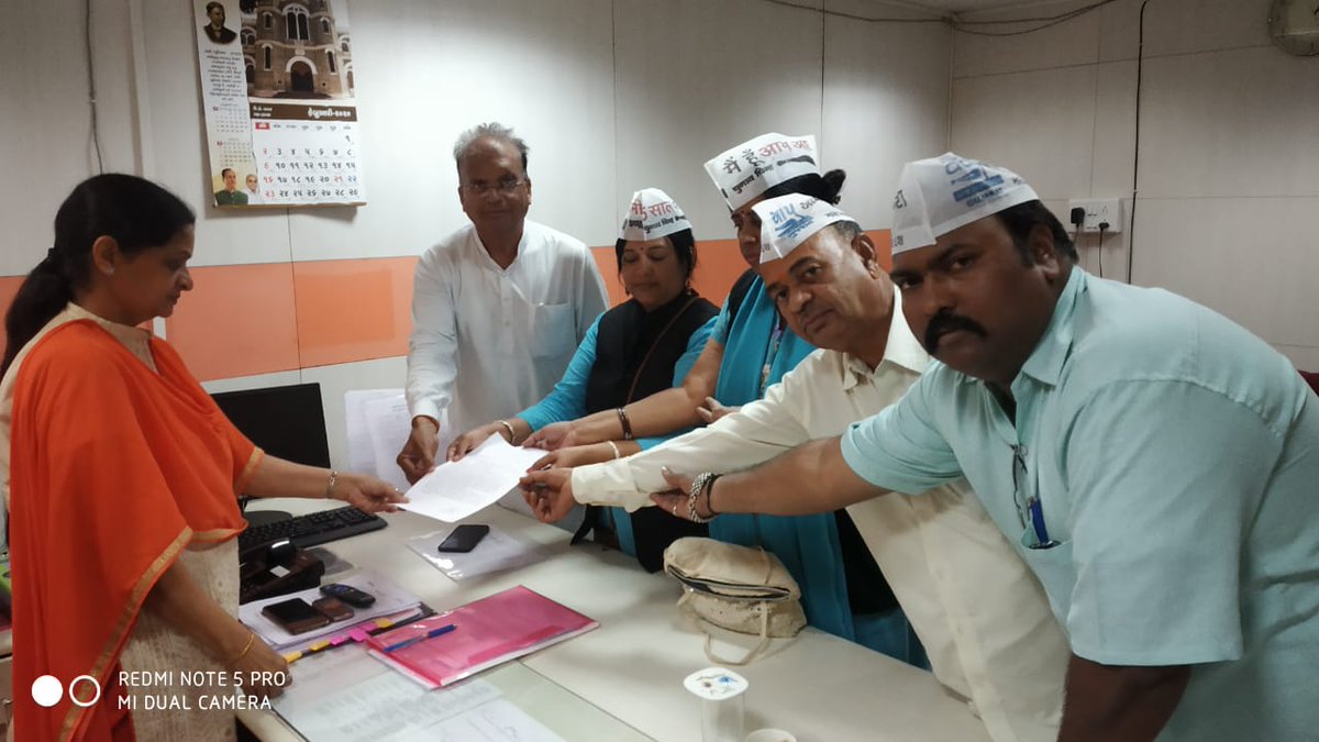 63 girls of a Girls institute were forced to strip to check if they r mensturating.
As @AAPGujarat women cell Pres. me with @savitasingh962 Sh. Champawat bhai & Shri Deepak gave memo to Women Cell Chairp. DGP Guj, Collect Gandhingr, Human Rights comm chairperson. 
@SwatiJaiHind