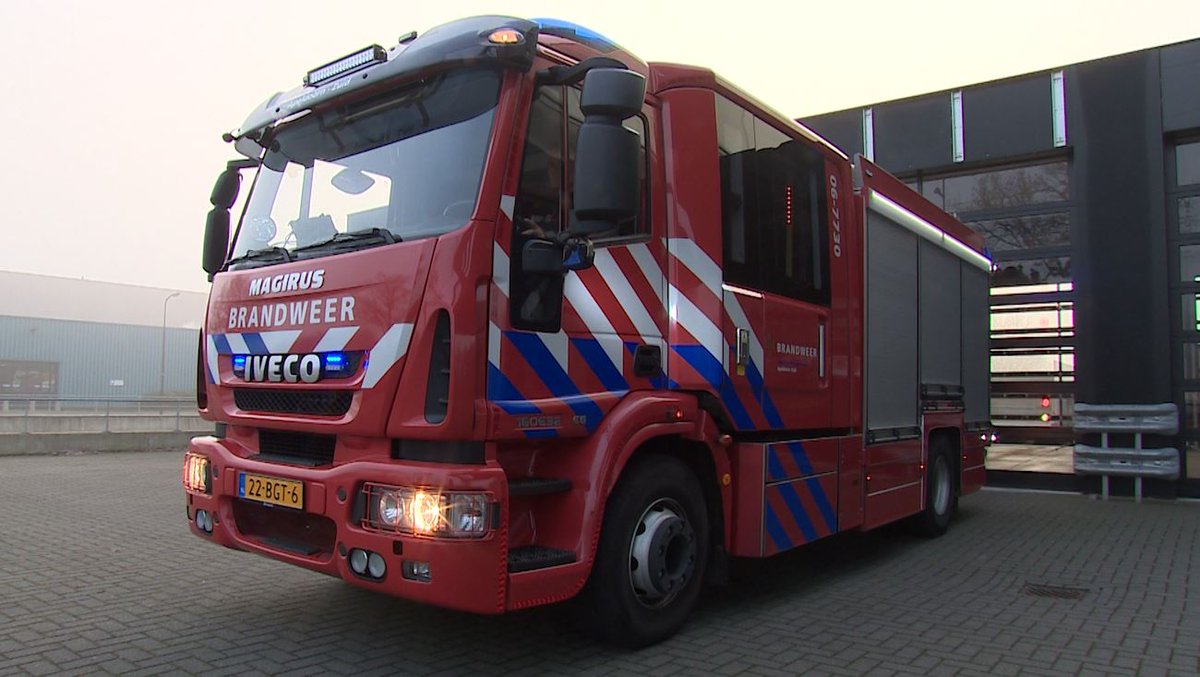 Grote brand in boerderij met rieten kap..